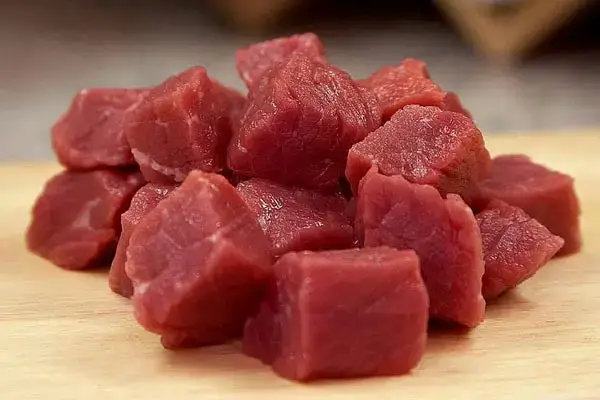 can you feed dogs raw steak